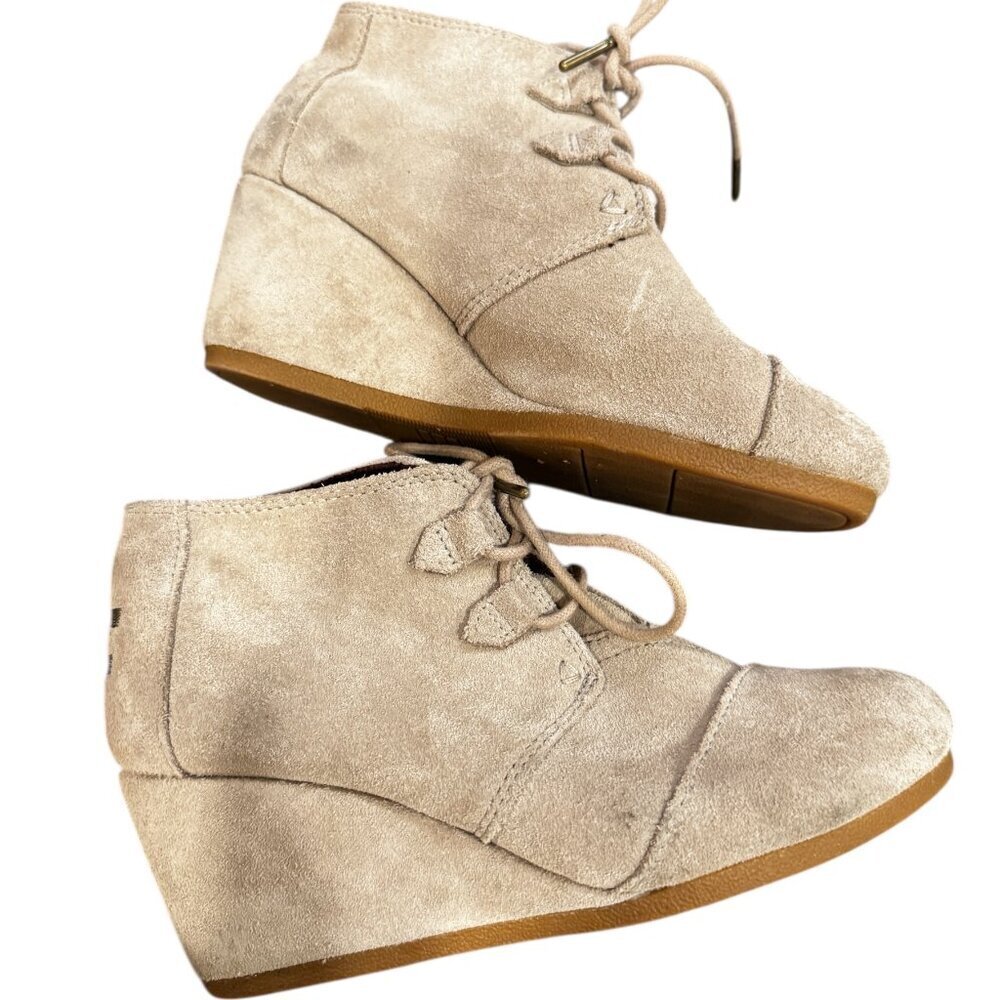 TOMS Tan Suede Lace-Up Wedge Ankle Boots Women’s Size 7.5